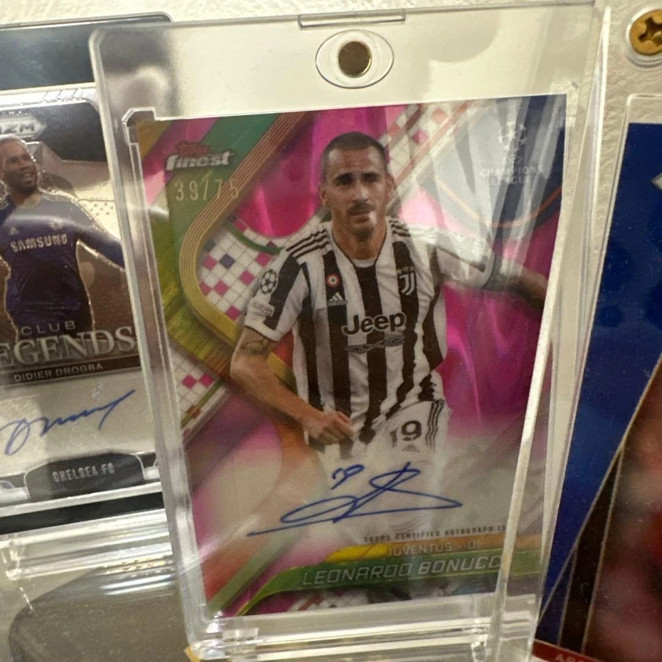 Leonardo Bonucci autographed card 39/75 - Image 1 of 1