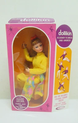 Boneca articulada nova na caixa vintage 1969 Uneeda ruiva Dollikin 11,5" com salto amarelo - Imagem 1 de 4