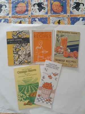 Lot of 5 Vintage Sunkist/Fruit Recipes Booklets - 1929 to 1999 - Image 1 of 4