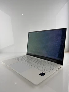 Samsung 931XDB Intel Core i5-1135G7 @ 2.40GHz8.0GB RAM 256GB SSD - Picture 1 of 8