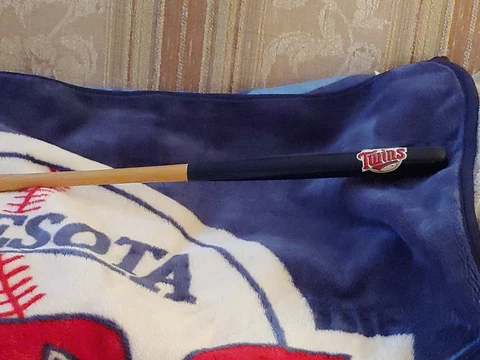 MINNESOTA TWINS 22" MINI BAT, VGD CONDITION-1999 EDITION, BLANKET NOT INCLUDED Cover