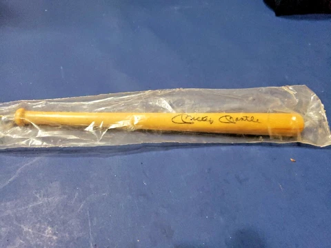 NY Yankees MICKEY MANTLE Mini Wooden Bat Promotional Pen Cover