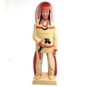 Figura de recuerdo de plástico celuloide indio nativo americano Canadá de colección confiable - Imagen 1 de 8
