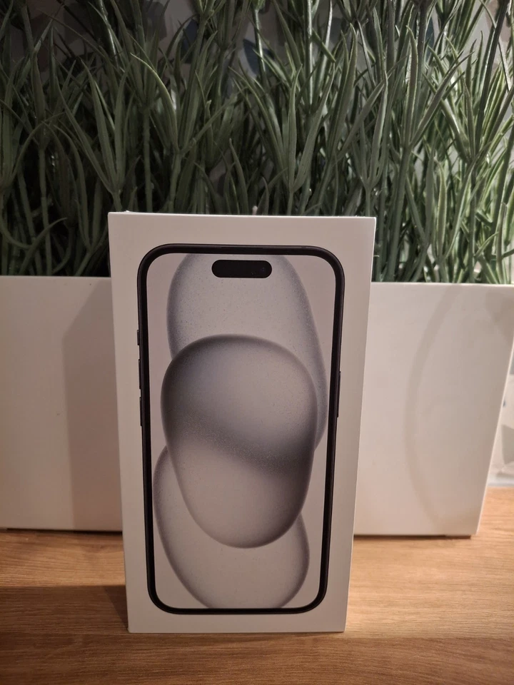 Apple iPhone 15 - 128Go - Noir (Déverrouillé) - Photo 1/4