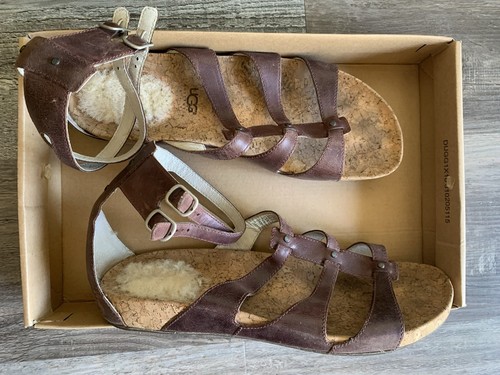 UGGS Sechura Sandali da Pescatore con Cinturino alla Caviglia Pelle Cioccolato 12