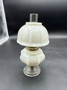 Vintage Miniatur Mini Windlicht Lampe Milchglas weiß Zinnfuß - Bild 1 von 13