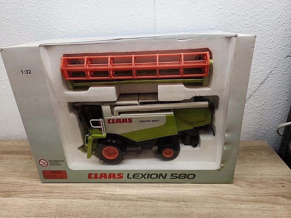  1:32 Scale CLAAS Lexion 580 Combine Collectible Norscot - Image 1 of 4