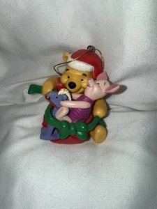 Pooh & Piglet con caballo mecedor Disney Winnie The Pooh adorno de Navidad - Imagen 1 de 4
