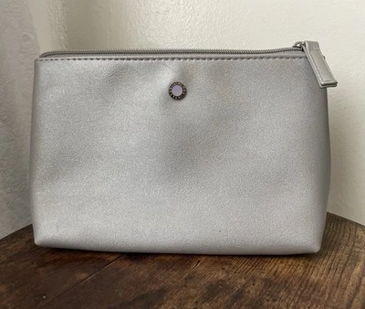 Bolsa de maquiagem Bvlgari Parfums prata viagem cosméticos bolsa Emirates - Imagem 1 de 4