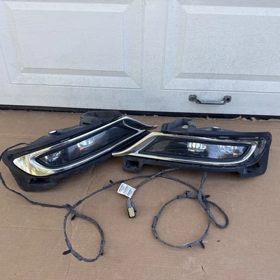 Левый и правый противотуманные фары светодиодные от оригинального производителя 2015 2016 2017 2018 2020 2021 Chrysler 300 - Изображение 1 из 4