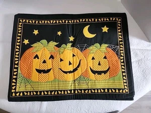 KOHLS KÜRBIS Halloween TISCHSETS/LÄUFER SET 4 18x13 Patchwork STERN MOND GLITZER - Bild 1 von 5