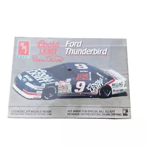 Kit modellino Bill Elliott 9 Coors Light Ford Thunderbird AMT Ertl - Foto 1 di 3
