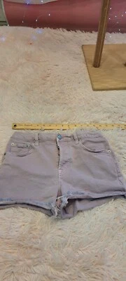 Shorts feminino Gap algodão denim sólido cintura alta bainha crua tamanho 27 - Imagem 1 de 4