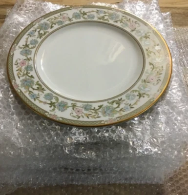 12 Noritake Sakura 8" Salad Plates Pink Green Floral Border 9704 - Image 1 of 4