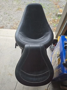 Harley Mustang Softail Custom Fatboy Seat Super Wide Studded Touring Seat - Bild 1 von 16