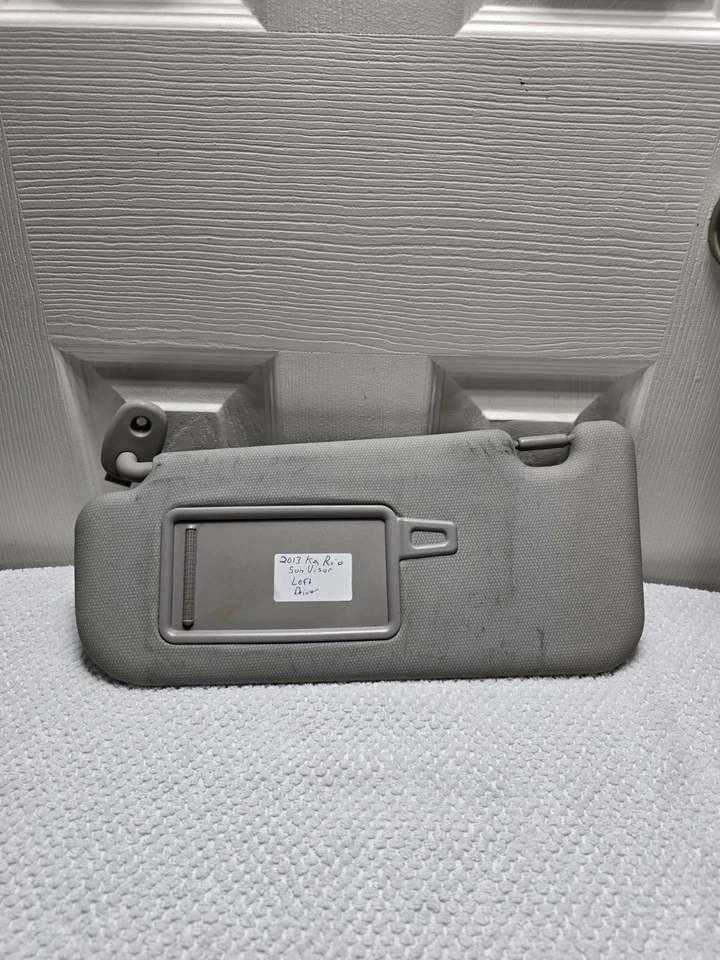 Kia Rio 2013 lado izquierdo del conductor parasol con espejo gris OEM (K Foto 1 de 4