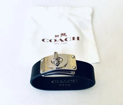Pulsera Coach estilo puño cuero real negro con bloqueo giratorio de metal tono plata Foto 1 de 4