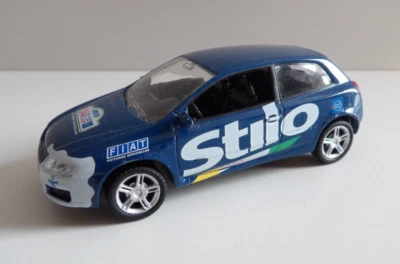 1/43 Tour de France 2002 FIAT STILO maillot blanc / jeune sans boite - Photo 1/4
