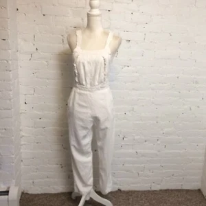 Rue Stiic Anthropologie Jumpsuit Rüschenbesatz kurz geschnitten Latz vorne weiß Small - Bild 1 von 9