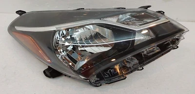 Toyota Yaris RH 2015-17 conjunto de faros OEM Foto 1 de 4