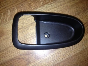 DOOR HANDLE TRIM BEZEL - Interior Right Rear Charcoal Hyundai Elantra 2001-2006 - Picture 1 of 3
