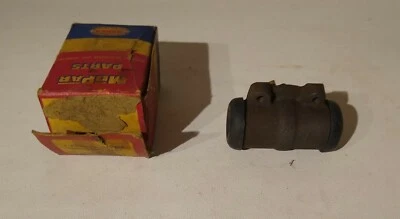 Cilindro de rueda trasero izquierdo Dodge Chrysler Mopar 1939-1942 parte # 678324 Foto 1 de 4