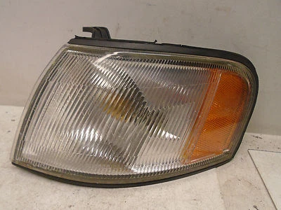 95 96 97 98 99 Nissan Sentra 200SX luz de estacionamiento esquina lateral izquierda montada en guardabarros Foto 1 de 4