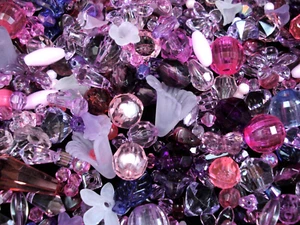 Beads Plastic Pink/Purple Fun Mix 25g Jewellery Spacers Necklace - Picture 1 of 2