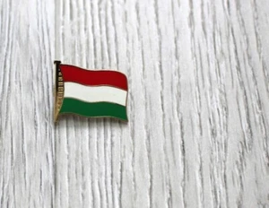 Broche prendedor bandera nacional húngara Hungría rojo blanco verde metal pequeño - Imagen 1 de 6