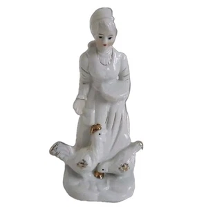 Figura Woolbro Mujer Con Pollos Blanco Y Dorado Porcelana Adorno 7" - Imagen 1 de 11