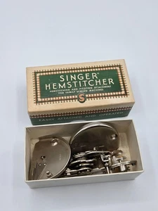 Attacco Hemstitcher Singer vintage 121387 con piastra 121388 scatola originale - Foto 1 di 16