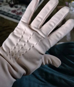 Vintage Older Lady's Pale Pink Cotton Gloves - Picture 1 of 5