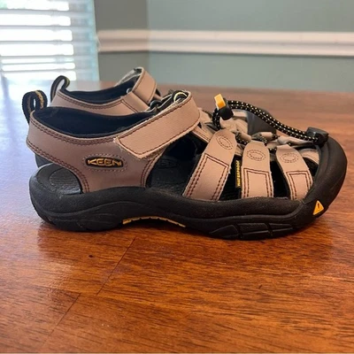 Big boys keen sandals size 3 tan black - Image 1 of 4
