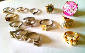 Vintage MIXED JEWELRY RINGS LOT - Picture 1 of 9