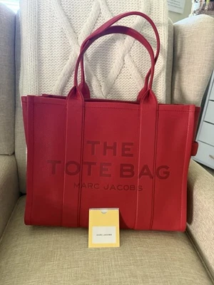 Bolso grande de cuero rojo Marc Jacob’s Foto 1 de 4