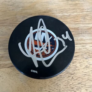 YANN DANIS #34 SIGNED AUTOGRAPH NEW YORK ISLANDERS PUCK WITH HOLOGRAM COA - Picture 1 of 3