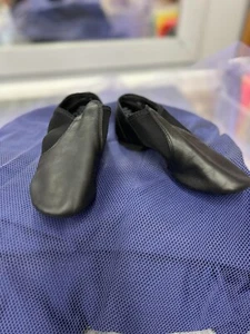 *NEW* Capezio Adult Slip On Black Jazz Shoe EJ2 Size 5.5 M - Picture 1 of 1