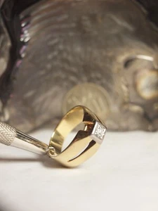 SOLID 18CT YELLOW & WHITE GOLD MENS NATURAL DIAMOND SOLITAIRE RING - HEAVY ! - Picture 1 of 23