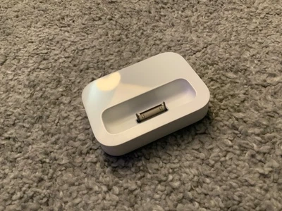 iPod Classic 3rd 40GB Generation Dock station ref.OZ - Image 1 of 2