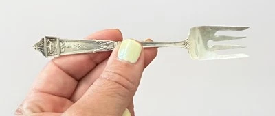 Tenedor pequeño de plata esterlina Lansdowne de Gorham 5” 1917 cubiertos Foto 1 de 4