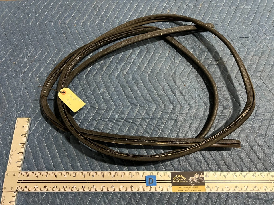 Junta protectora contra el clima sello maletero escotilla trasera Porsche 944 1983-1985 OEM #2478EM Foto 1 de 4