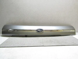 JDM SUBARU LEGACY BP5 2005 2009 puerta trasera adorno plateado con luz LED fabricante original de fábrica - Imagen 1 de 12
