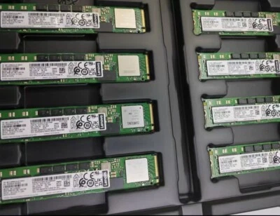 960GB SSD Samsung M.2 PM983 PCIe NVMe 22110 Solid State Drive MZ1LB960HAJQ-000V7 - Image 1 of 3