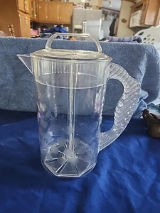 Pampered Chef 2 Quart mixing pitcher . - Picture 1 of 1