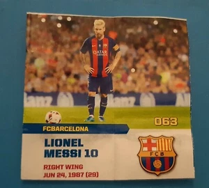 STICKER CHICLE Barcelona Messi 2016 ACCION LANZA FALTA CAPITÁN PELO TEÑIDO  - Imagen 1 de 4