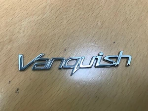 Insignia trasera 'Vanquish' Aston Martin Newport Pagnell Vanquish S - Cromo - Imagen 1 de 9