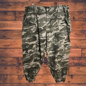 Forever 21+ Green Camouflage Jogger Cargo Pants 3XL - Bild 1 von 6