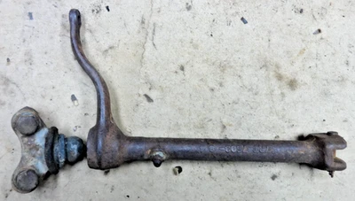 1948 - 1952 Ford Truck CLUTCH RELEASE EQUALIZER SHAFT BRACKET Original F1 F2 F3 - Image 1 of 4