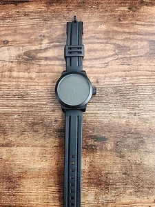Herren Kenneth Cole Reaction Quarz Uhr Schwarz 48mm Gummi Analog Neue Batterie - Bild 1 von 5