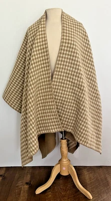 NUEVO CON ETIQUETAS WOOLRICH Poncho de Lana Reversible 56 x 70 Hecho en EE. UU. Pastores Cuadros Tostado y Crema Foto 1 de 4